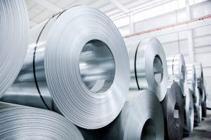 Rouleaux d'aluminium entreposés